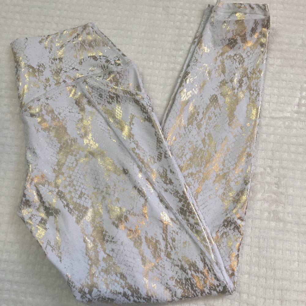 Curves and Combatboots size Med Metallic white/gold women leggings high waist